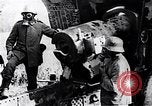 Standbild Deutsche Artillerie feuern Frankreich, 1918, aus Sekunde 16 historischem Filmmaterial Videoclip 65675029658