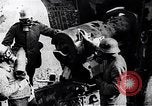 Standbild Deutsche Artillerie feuern Frankreich, 1918, aus Sekunde 17 historischem Filmmaterial Videoclip 65675029658