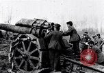 Standbild Deutsche Artillerie feuern Frankreich, 1918, aus Sekunde 51 historischem Filmmaterial Videoclip 65675029658