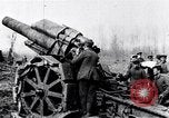 Standbild Deutsche Artillerie feuern Frankreich, 1918, aus Sekunde 56 historischem Filmmaterial Videoclip 65675029658