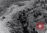 Standbild Verbündeten shell Weiterentwicklung deutscher Soldaten Frankreich, 1918, aus Sekunde 6 historischem Filmmaterial Videoclip 65675029659