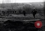 Standbild Verbündeten shell Weiterentwicklung deutscher Soldaten Frankreich, 1918, aus Sekunde 12 historischem Filmmaterial Videoclip 65675029659