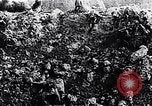 Standbild Verbündeten shell Weiterentwicklung deutscher Soldaten Frankreich, 1918, aus Sekunde 37 historischem Filmmaterial Videoclip 65675029659