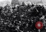 Standbild Verbündeten shell Weiterentwicklung deutscher Soldaten Frankreich, 1918, aus Sekunde 39 historischem Filmmaterial Videoclip 65675029659