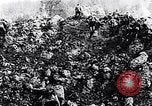 Standbild Verbündeten shell Weiterentwicklung deutscher Soldaten Frankreich, 1918, aus Sekunde 43 historischem Filmmaterial Videoclip 65675029659