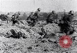 Standbild Verbündeten shell Weiterentwicklung deutscher Soldaten Frankreich, 1918, aus Sekunde 45 historischem Filmmaterial Videoclip 65675029659