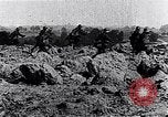 Standbild Verbündeten shell Weiterentwicklung deutscher Soldaten Frankreich, 1918, aus Sekunde 46 historischem Filmmaterial Videoclip 65675029659