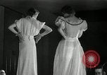 Immagine di Sfilata di moda United States USA, 1933, secondo 15 filmato di repertorio 65675029683