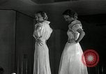 Immagine di Sfilata di moda United States USA, 1933, secondo 16 filmato di repertorio 65675029683
