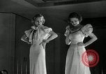 Immagine di Sfilata di moda United States USA, 1933, secondo 17 filmato di repertorio 65675029683