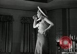 Immagine di Sfilata di moda United States USA, 1933, secondo 24 filmato di repertorio 65675029683
