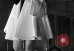 Immagine di Sfilata di moda United States USA, 1933, secondo 35 filmato di repertorio 65675029683