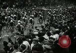 Standbild 1936 Tour de France bicycle Race Le Vesinet Frankreich, 1936, aus Sekunde 15 historischem Filmmaterial Videoclip 65675029720