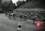 Standbild 1936 Tour de France bicycle Race Le Vesinet Frankreich, 1936, aus Sekunde 20 historischem Filmmaterial Videoclip 65675029720