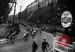 Standbild 1936 Tour de France bicycle Race Le Vesinet Frankreich, 1936, aus Sekunde 26 historischem Filmmaterial Videoclip 65675029720