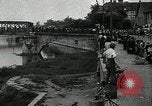 Standbild 1936 Tour de France bicycle Race Le Vesinet Frankreich, 1936, aus Sekunde 30 historischem Filmmaterial Videoclip 65675029720