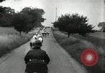 Standbild 1936 Tour de France bicycle Race Le Vesinet Frankreich, 1936, aus Sekunde 34 historischem Filmmaterial Videoclip 65675029720