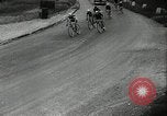 Standbild 1936 Tour de France bicycle Race Le Vesinet Frankreich, 1936, aus Sekunde 38 historischem Filmmaterial Videoclip 65675029720