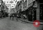 Standbild 1936 Tour de France bicycle Race Le Vesinet Frankreich, 1936, aus Sekunde 47 historischem Filmmaterial Videoclip 65675029720