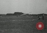 Standbild Stunt Pilot Bustleton Pennsylvania USA, 1936, aus Sekunde 31 historischem Filmmaterial Videoclip 65675029724