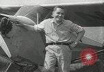 Standbild Stunt Pilot Bustleton Pennsylvania USA, 1936, aus Sekunde 52 historischem Filmmaterial Videoclip 65675029724