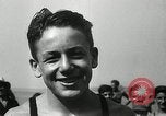 Standbild Kanada's Olympic swimming Team Montreal Quebec Kanada, 1936, aus Sekunde 60 historischem Filmmaterial Videoclip 65675029725