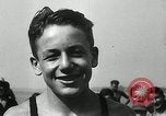 Standbild Kanada's Olympic swimming Team Montreal Quebec Kanada, 1936, aus Sekunde 61 historischem Filmmaterial Videoclip 65675029725