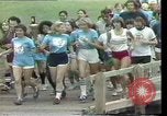 Standbild Taschenlampe Marathon Rennen Houston Texas USA, 1977, aus Sekunde 14 historischem Filmmaterial Videoclip 65675029727