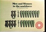Standbild der amerikanischen Frauen Statistiken United States USA, 1977, aus Sekunde 38 historischem Filmmaterial Videoclip 65675029728