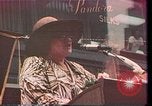 Standbild prominent 1970er amerikanischen Frauen Houston Texas USA, 1977, aus Sekunde 17 historischem Filmmaterial Videoclip 65675029729