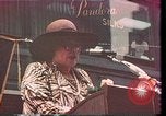 Standbild prominent 1970er amerikanischen Frauen Houston Texas USA, 1977, aus Sekunde 21 historischem Filmmaterial Videoclip 65675029729