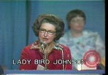 Standbild Lady Bird Johnson Houston Texas USA, 1977, aus Sekunde 5 historischem Filmmaterial Videoclip 65675029732