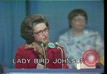Standbild Lady Bird Johnson Houston Texas USA, 1977, aus Sekunde 7 historischem Filmmaterial Videoclip 65675029732