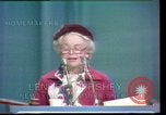 Immagine di Casalinghe' Risoluzione Houston Texas USA, 1977, secondo 3 filmato di repertorio 65675029742