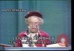 Immagine di Casalinghe' Risoluzione Houston Texas USA, 1977, secondo 4 filmato di repertorio 65675029742