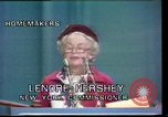Immagine di Casalinghe' Risoluzione Houston Texas USA, 1977, secondo 6 filmato di repertorio 65675029742