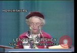Immagine di Casalinghe' Risoluzione Houston Texas USA, 1977, secondo 7 filmato di repertorio 65675029742