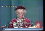 Immagine di Casalinghe' Risoluzione Houston Texas USA, 1977, secondo 9 filmato di repertorio 65675029742