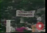 Immagine di Casalinghe' Risoluzione Houston Texas USA, 1977, secondo 17 filmato di repertorio 65675029742