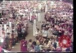 Immagine di Casalinghe' Risoluzione Houston Texas USA, 1977, secondo 33 filmato di repertorio 65675029742