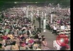 Immagine di Casalinghe' Risoluzione Houston Texas USA, 1977, secondo 43 filmato di repertorio 65675029742