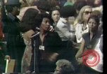 Image Maxine Waters présente les résolutions pour les femmes des minorités Houston Texas USA, 1977, de la seconde 16 séquences d'archives historiques vidéo 65675029744