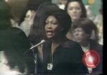 Image Maxine Waters présente les résolutions pour les femmes des minorités Houston Texas USA, 1977, de la seconde 21 séquences d'archives historiques vidéo 65675029744