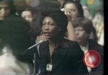 Image Maxine Waters présente les résolutions pour les femmes des minorités Houston Texas USA, 1977, de la seconde 23 séquences d'archives historiques vidéo 65675029744