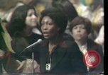 Image Maxine Waters présente les résolutions pour les femmes des minorités Houston Texas USA, 1977, de la seconde 33 séquences d'archives historiques vidéo 65675029744