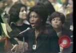 Image Maxine Waters présente les résolutions pour les femmes des minorités Houston Texas USA, 1977, de la seconde 34 séquences d'archives historiques vidéo 65675029744