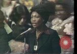 Image Maxine Waters présente les résolutions pour les femmes des minorités Houston Texas USA, 1977, de la seconde 36 séquences d'archives historiques vidéo 65675029744