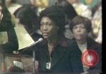 Image Maxine Waters présente les résolutions pour les femmes des minorités Houston Texas USA, 1977, de la seconde 39 séquences d'archives historiques vidéo 65675029744