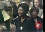 Image Maxine Waters présente les résolutions pour les femmes des minorités Houston Texas USA, 1977, de la seconde 43 séquences d'archives historiques vidéo 65675029744
