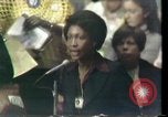Image Maxine Waters présente les résolutions pour les femmes des minorités Houston Texas USA, 1977, de la seconde 44 séquences d'archives historiques vidéo 65675029744